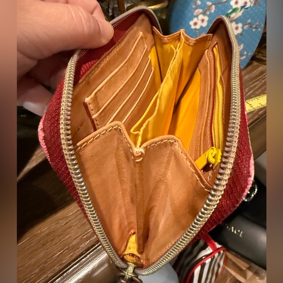 Dooney Bourke Floral Garden Roses Medium Zip Around Wallet Coated Canvas Leather - Picture 11 of 12